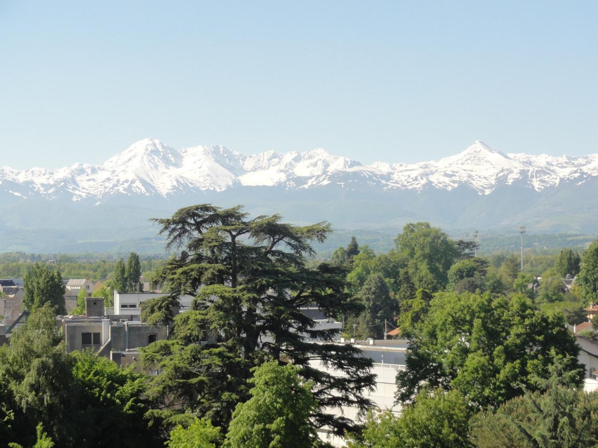 Cap Sud - 53M2- Vue Pyrenees- Hypercentre-Wifi Fibre -Nouvelle Literie Apartment Tarbes Exterior photo